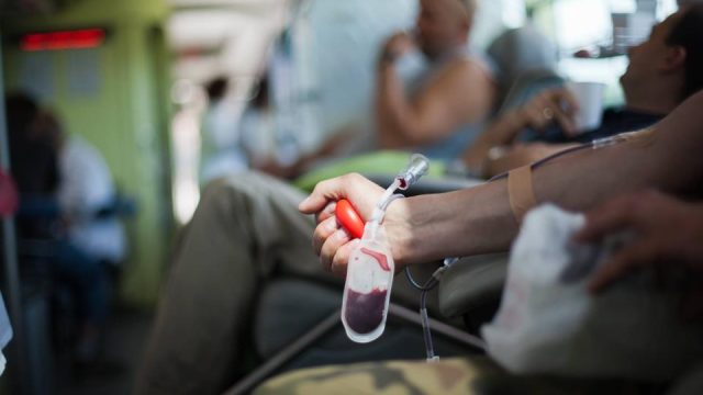 W okresie wakacyjnym krew jest szczególnie potrzebna! Sprawdź gdzie i kiedy oddać krew!