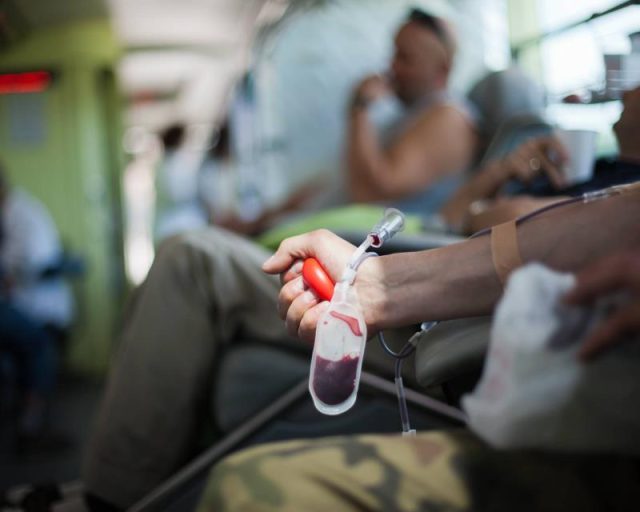 W okresie wakacyjnym krew jest szczególnie potrzebna! Sprawdź gdzie i kiedy oddać krew!