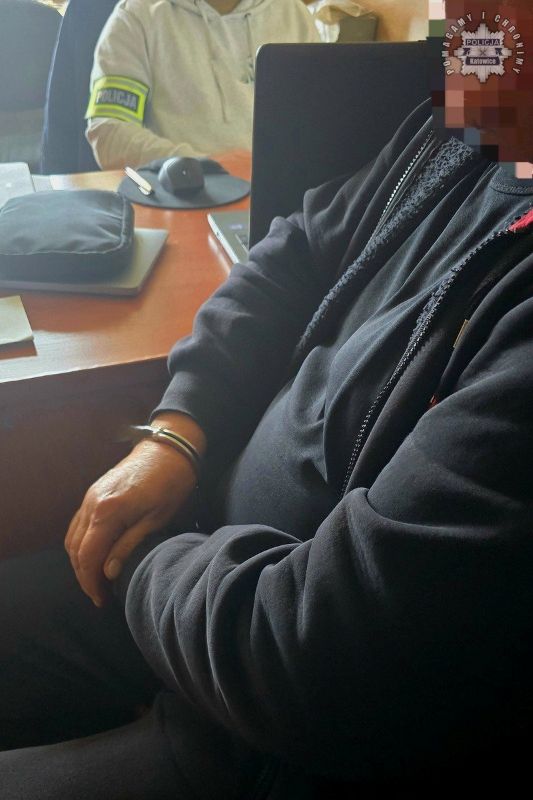 Zatrzymano 75-latka z kontrabandą. Papierosy i tytoń bez akcyzy za 700 tys. zł - fotoreportaż