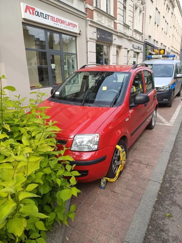 Straż Miejska nie odpuszcza! Strażnicy rozdali mandaty za 18 tys. zł - fotoreportaż