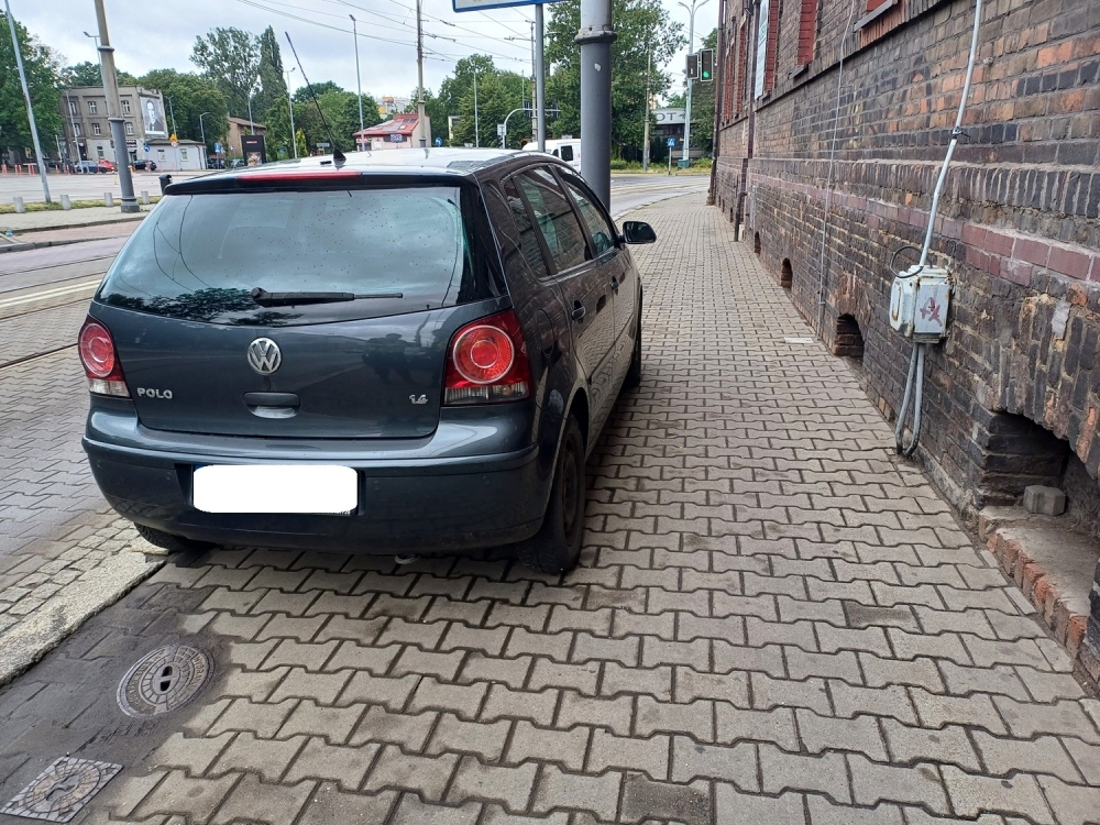 839 interwencji Straży Miejskiej w tydzień! „Mistrzowie parkowania” w Katowicach - fotoreportaż