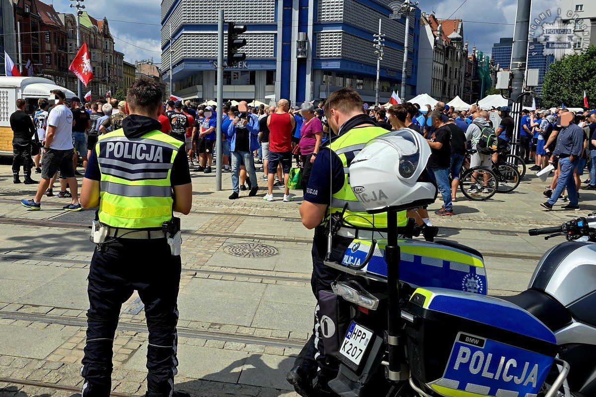 Zabezpieczenia policji podczas sobotnich wydarzeń w Katowicach - fotoreportaż