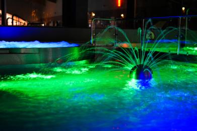 Mikołajkowa Noc na Basenie Zadole. Czeka Was prawdziwa wodna magia!