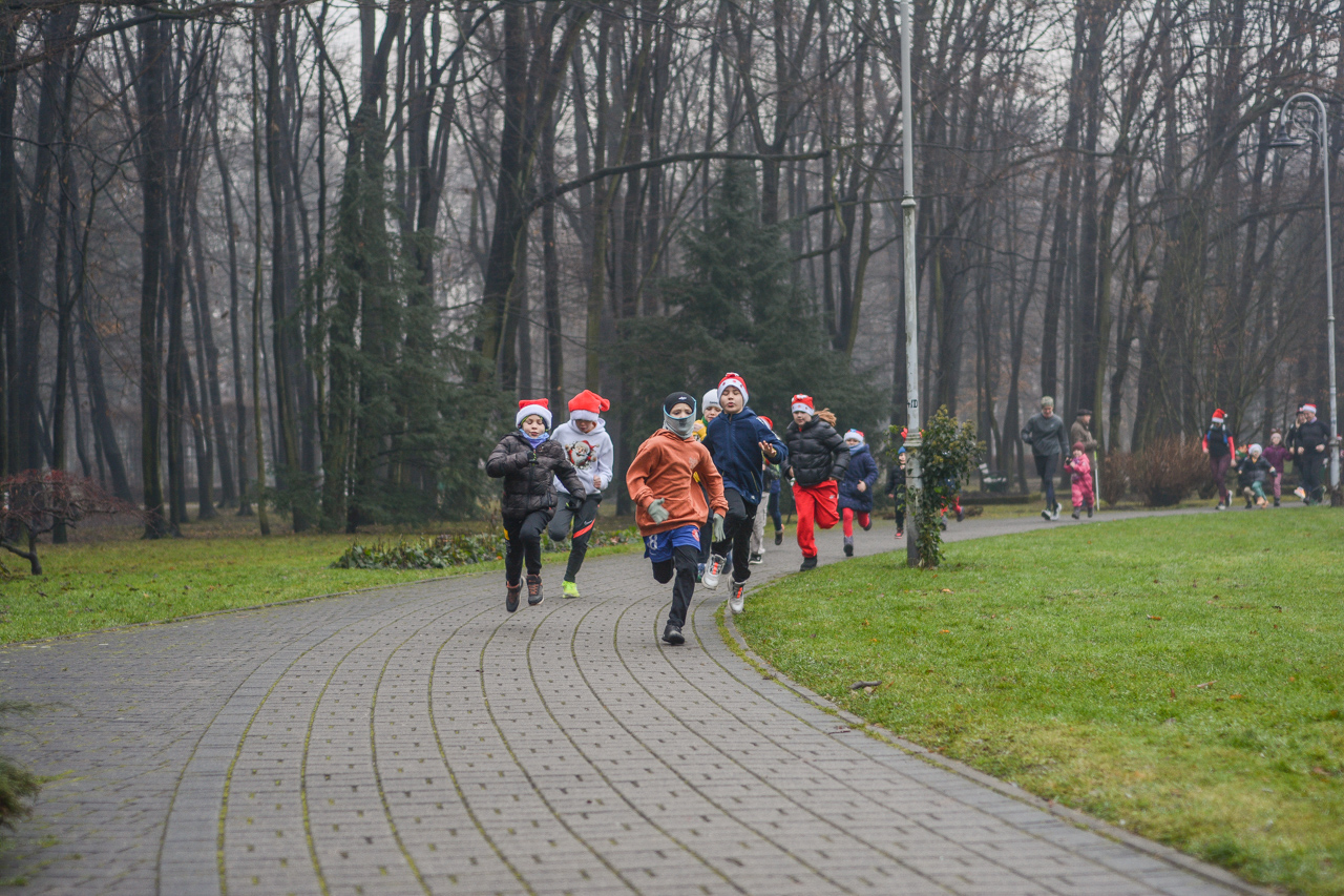 Mikołajkowy parkrun Katowice 2025 [FOTORELACJA] - fotoreportaż
