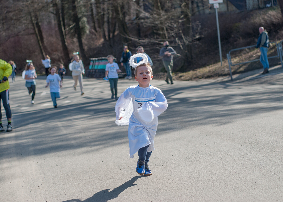 Za nami kolejna, dwunasta już odsłona biegu fundacji Śląskie Anioły. Kilkuset uczestników ruszyło dziś w trasę biegnącą alejkami katowickiego Parku Leśnego.