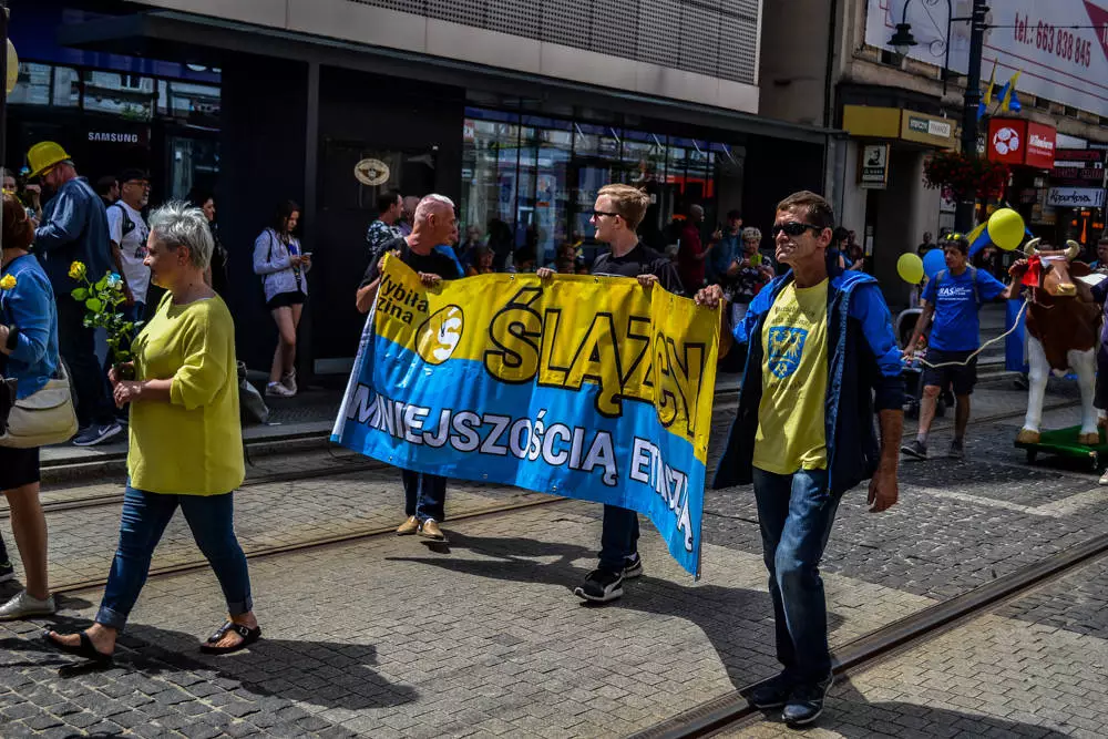 Około 1000 osób przeszło dziś w kolejnej odsłonie Marszu Autonomii, pojawili się ludzie z całego regionu, a nawet... Europy zachodniej. Żółto-niebieski tłum przeszedł ulicami miasta.
