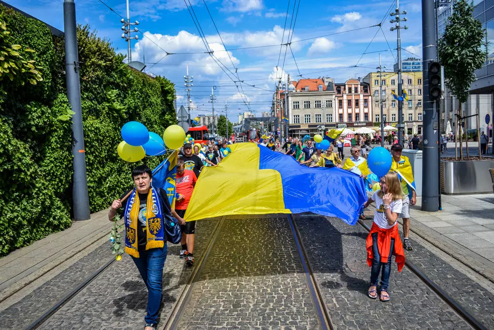 Około 1000 osób przeszło dziś w kolejnej odsłonie Marszu Autonomii, pojawili się ludzie z całego regionu, a nawet... Europy zachodniej. Żółto-niebieski tłum przeszedł ulicami miasta.