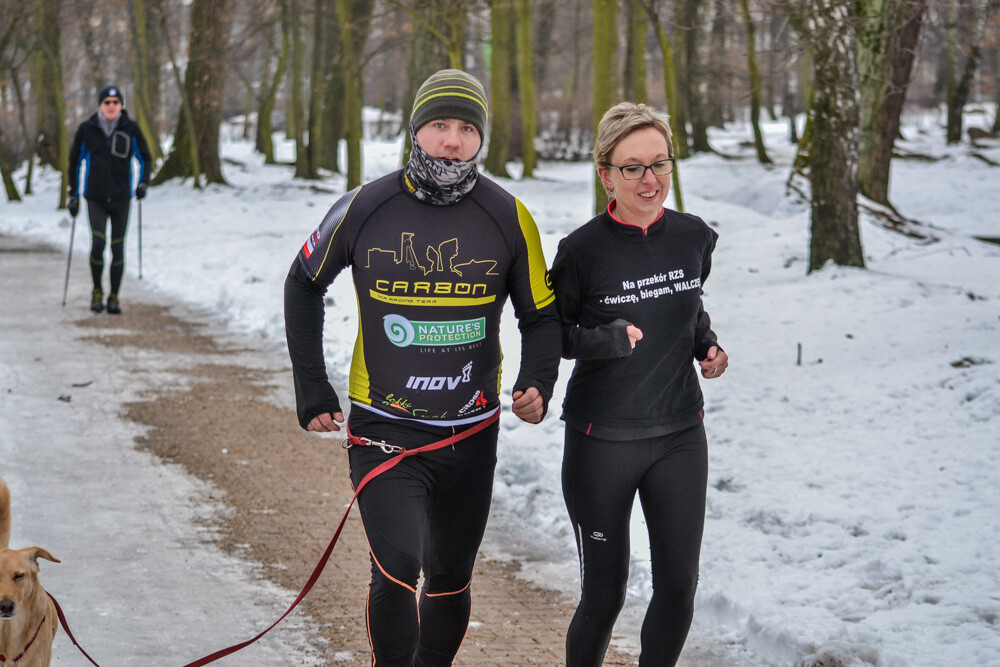 Kilkadziesiąt osób wzięło udział w walentynkowej, 144. edycji biegu parkrun w Parku Kościuszki w Katowicach. Zobaczcie z zdjęcia z sobotnich zawodów.