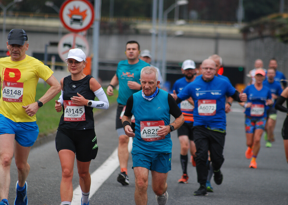 Dwie godziny po starcie Silesia Marathon ruszyli uczestnicy biegu na dystansie półmaratonu. Kolejne tysiące biegaczy pojawiło się na ulicach śląskich miast. Złapaliśmy ich na katowickim odcinku trasy.