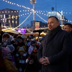 Rozświetlenie choinki na Jarmarku Bożonarodzeniowym