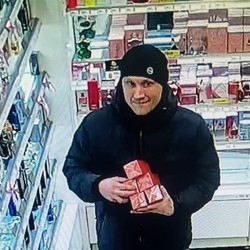 Policja poszukuje sprawców kradzieży w Katowicach.