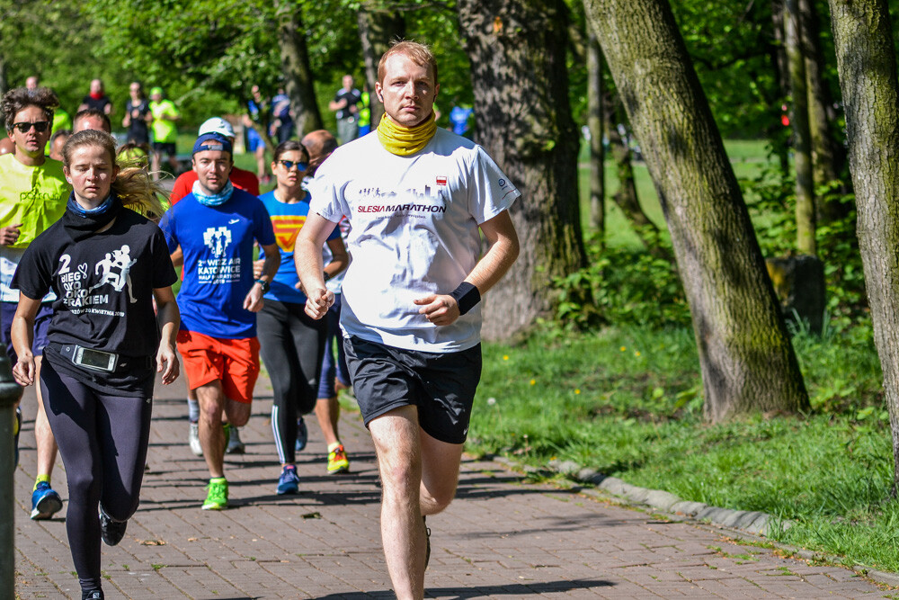 Kolejny bieg z serii parkrun za nami, ale tym razem wyjątkowy, bo zorganizowany w ramach 3. urodzin tej biegowej imprezy. Na starcie stawiło się około 100 zawodników, a na trasie w Parku Kościuszki czekał nasz fotoreporter. Mamy zdjęcia!