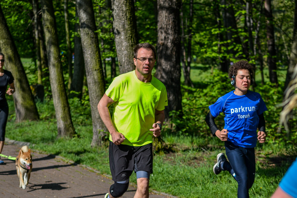 Kolejny bieg z serii parkrun za nami, ale tym razem wyjątkowy, bo zorganizowany w ramach 3. urodzin tej biegowej imprezy. Na starcie stawiło się około 100 zawodników, a na trasie w Parku Kościuszki czekał nasz fotoreporter. Mamy zdjęcia!