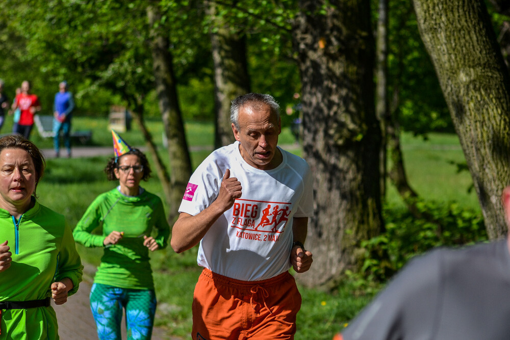 Kolejny bieg z serii parkrun za nami, ale tym razem wyjątkowy, bo zorganizowany w ramach 3. urodzin tej biegowej imprezy. Na starcie stawiło się około 100 zawodników, a na trasie w Parku Kościuszki czekał nasz fotoreporter. Mamy zdjęcia!