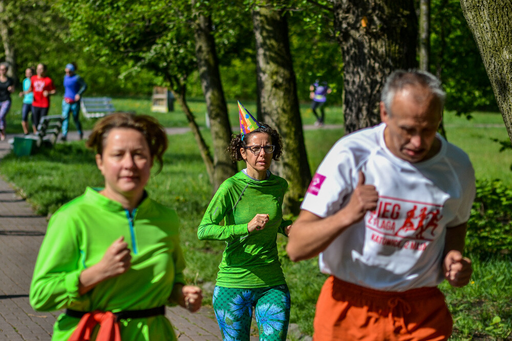 Kolejny bieg z serii parkrun za nami, ale tym razem wyjątkowy, bo zorganizowany w ramach 3. urodzin tej biegowej imprezy. Na starcie stawiło się około 100 zawodników, a na trasie w Parku Kościuszki czekał nasz fotoreporter. Mamy zdjęcia!