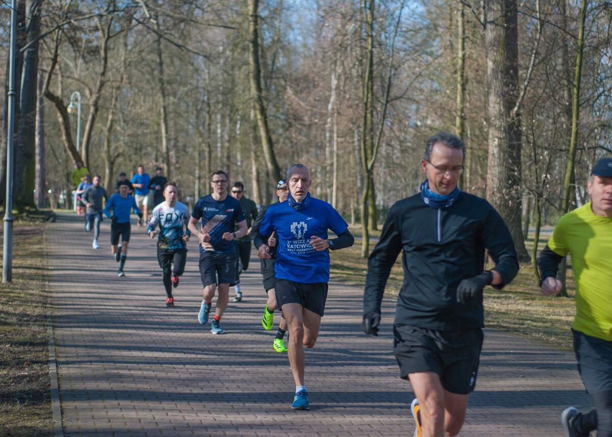Za nami kolejna edycja spotkań biegowych parkrun Katowice. Tym razem, przy okazji okrągłej, 400. rocznicy, powitano także nadejście wiosny.