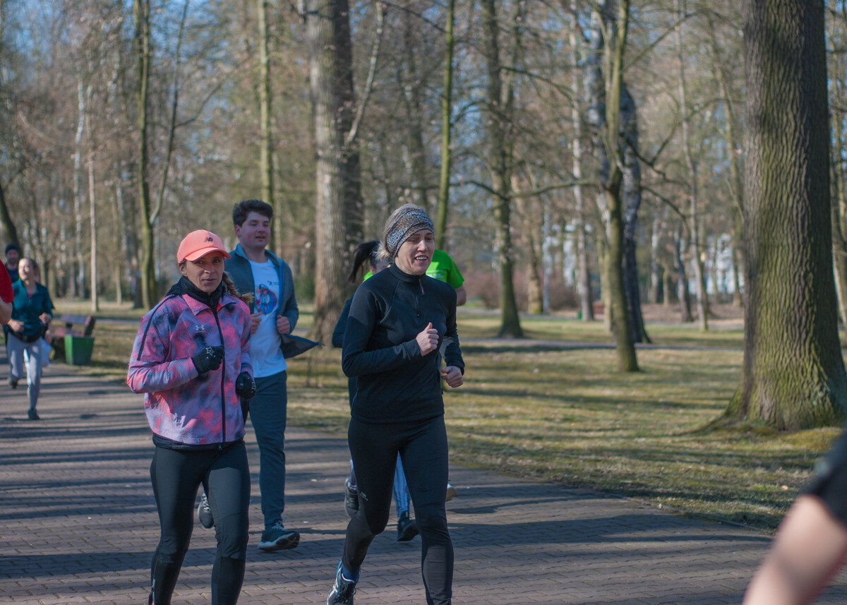 Za nami kolejna edycja spotkań biegowych parkrun Katowice. Tym razem, przy okazji okrągłej, 400. rocznicy, powitano także nadejście wiosny.