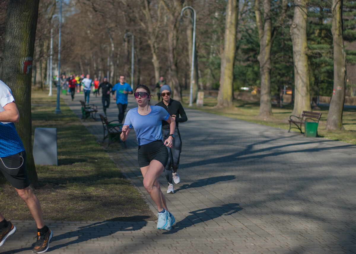 Za nami kolejna edycja spotkań biegowych parkrun Katowice. Tym razem, przy okazji okrągłej, 400. rocznicy, powitano także nadejście wiosny.