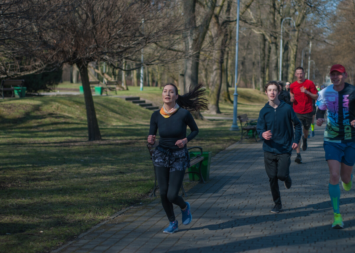 Za nami kolejna edycja spotkań biegowych parkrun Katowice. Tym razem, przy okazji okrągłej, 400. rocznicy, powitano także nadejście wiosny.