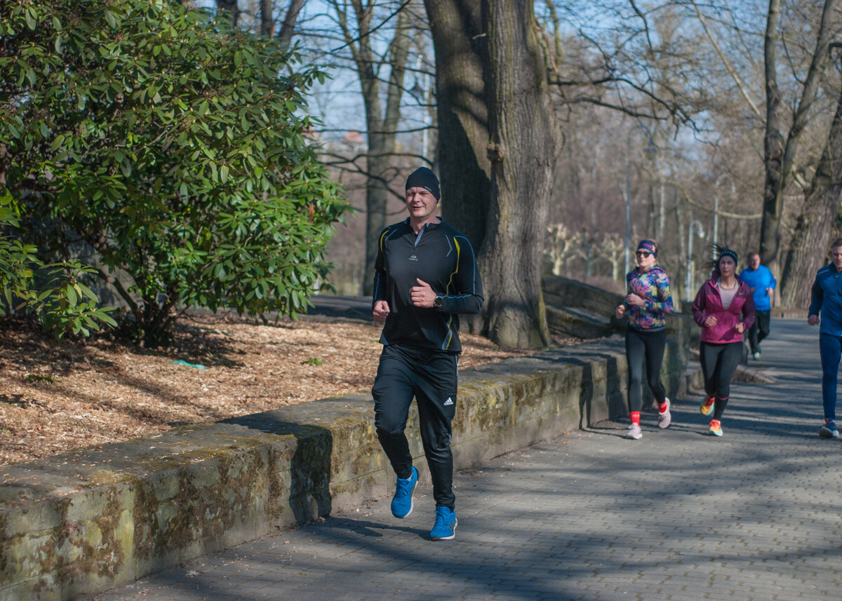 Za nami kolejna edycja spotkań biegowych parkrun Katowice. Tym razem, przy okazji okrągłej, 400. rocznicy, powitano także nadejście wiosny.