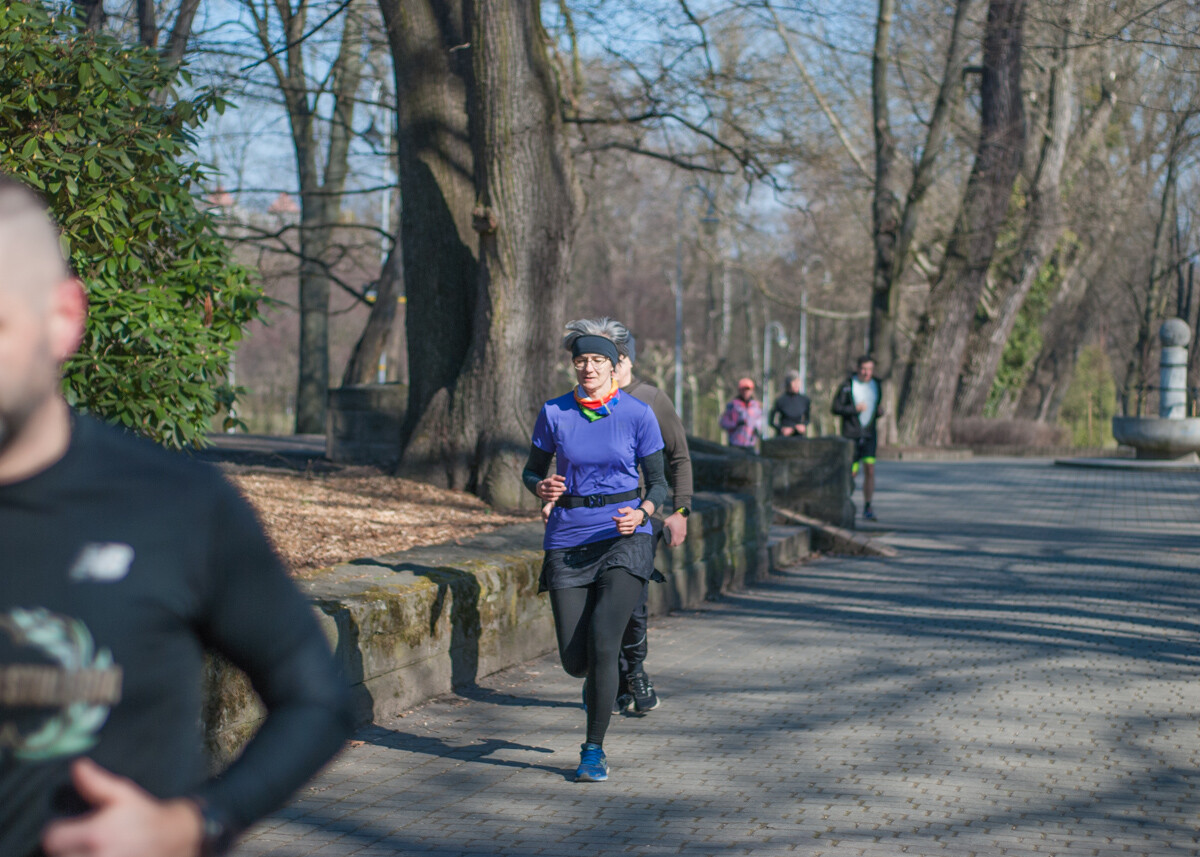 Za nami kolejna edycja spotkań biegowych parkrun Katowice. Tym razem, przy okazji okrągłej, 400. rocznicy, powitano także nadejście wiosny.