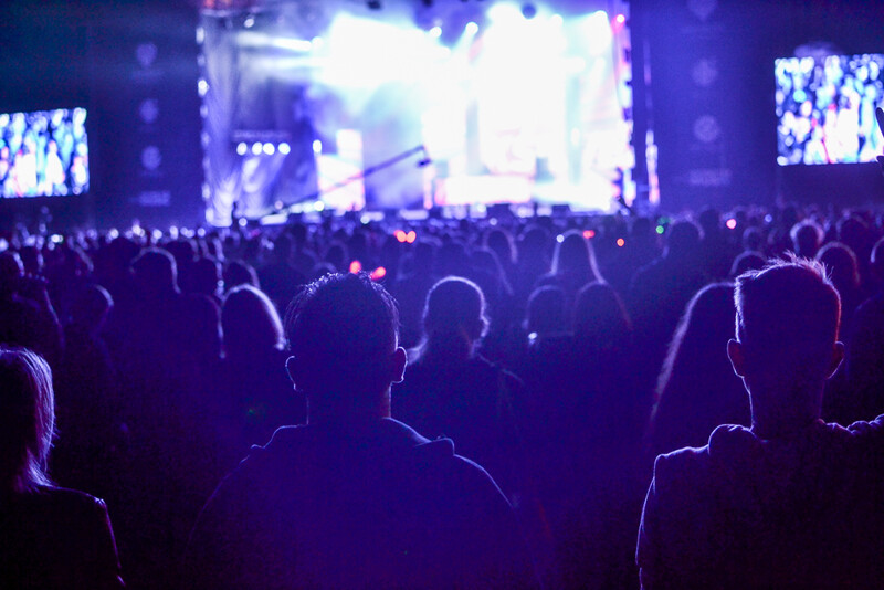 90 Festival z nami. Tysiące ludzi pod sceną! [VIDEO]