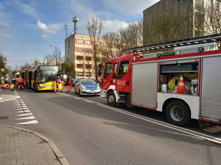 Autobus potrącił dziecko na przejściu dla pieszych. 10-latek trafił do szpitala! / fot. KM PSP Katowice