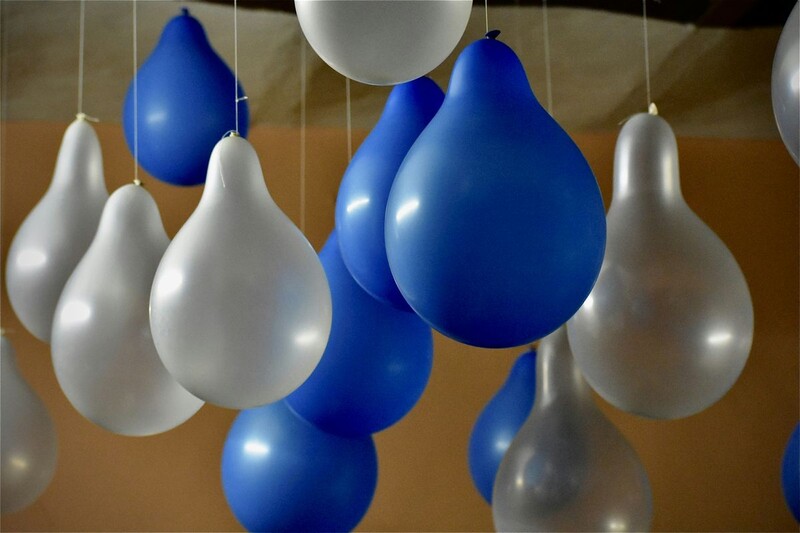 Balonowe dekoracje DIY - jak stworzyć własne kompozycje krok po kroku?