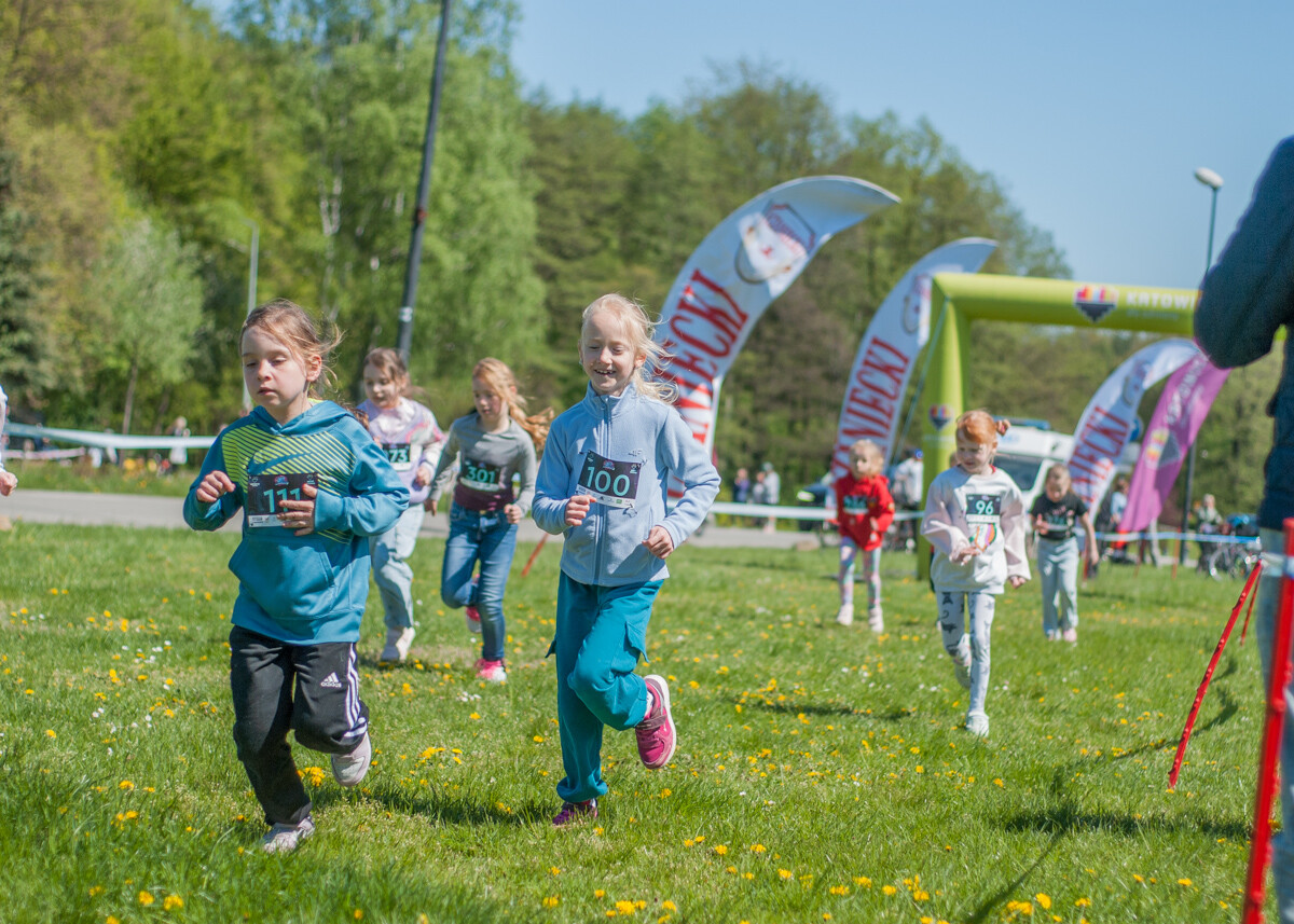 Ponad 200 dzieci wzięło udział w serii zawodów w ramach Festiwalu Biegowego im. Wojciecha Korfantego. Działo się w Dolinie Trzech Stawów, oj działo. Mamy dla Was  masę zdjęć!