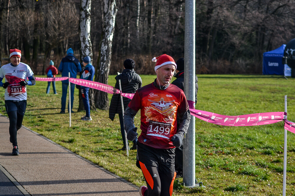 Kolejny raz Dolina Trzech Stawów zamieniła się w wielką mikołajkową bieżnię. Kilkaset osób wzięło udział w corocznych, szóstych już zawodach pod nazwą Bieg Mikołajkowy. Byliśmy i my, mamy zdjęcia!