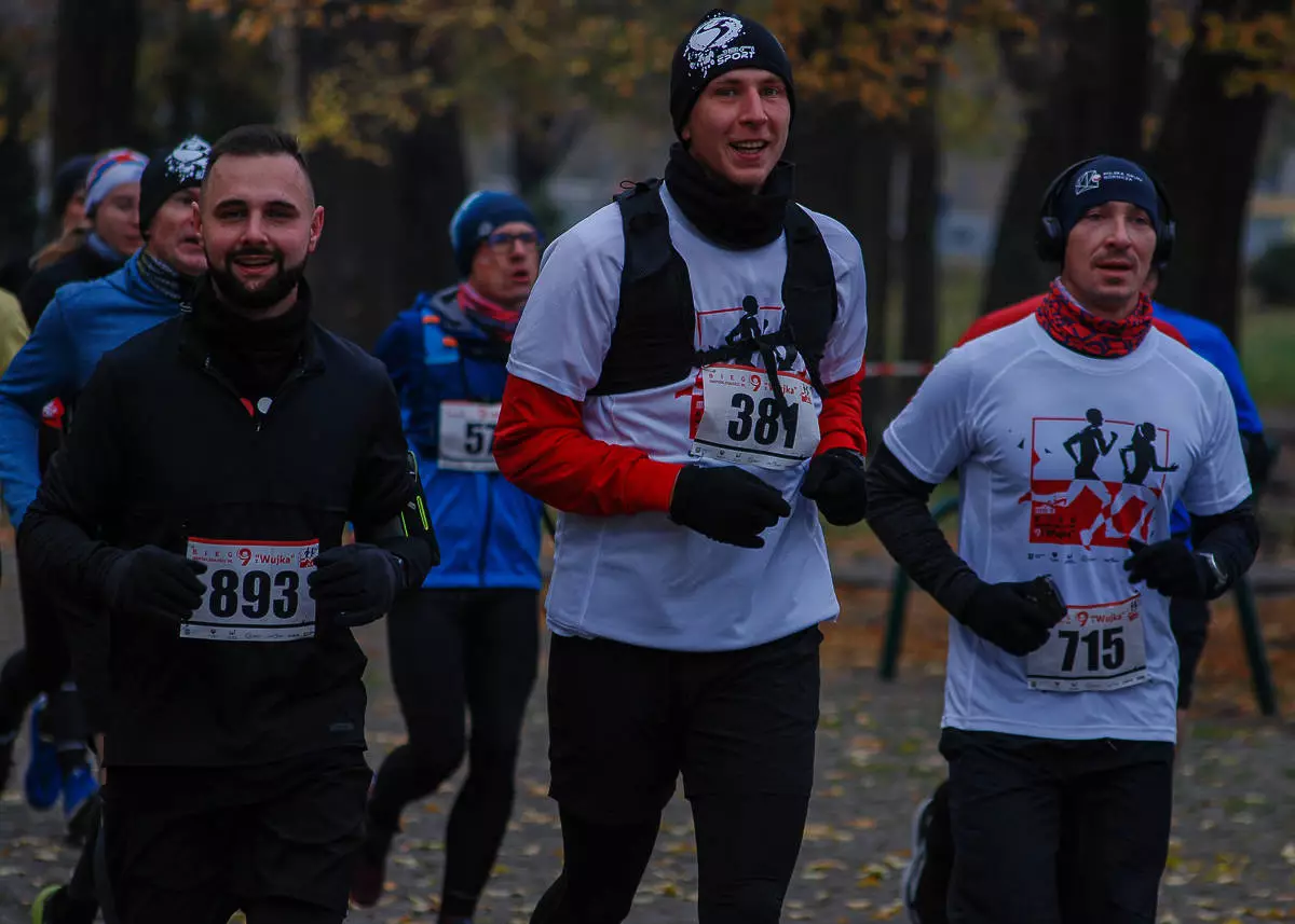 Za nami kolejna edycja zawodów, które na stałe wpisały się w biegowy kalendarz Katowic - Bieg Niepodległości im. Dziewięciu z "Wujka". Byliśmy na trasie, by udokumentować te zdarzenie.