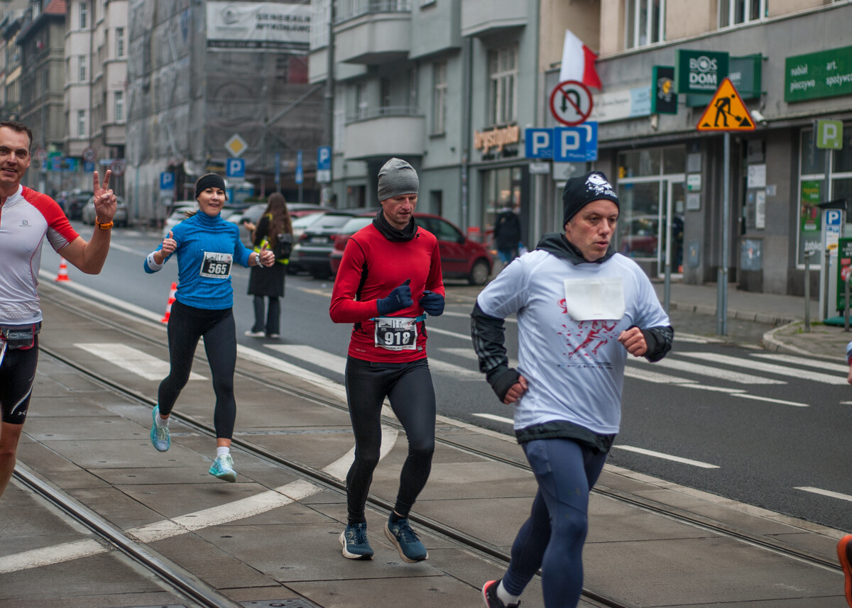 Za nami kolejna edycja Biegu Niepodległości im. Dziewięciu z „Wujka”, przyciągnęła około tysiąca uczestników.