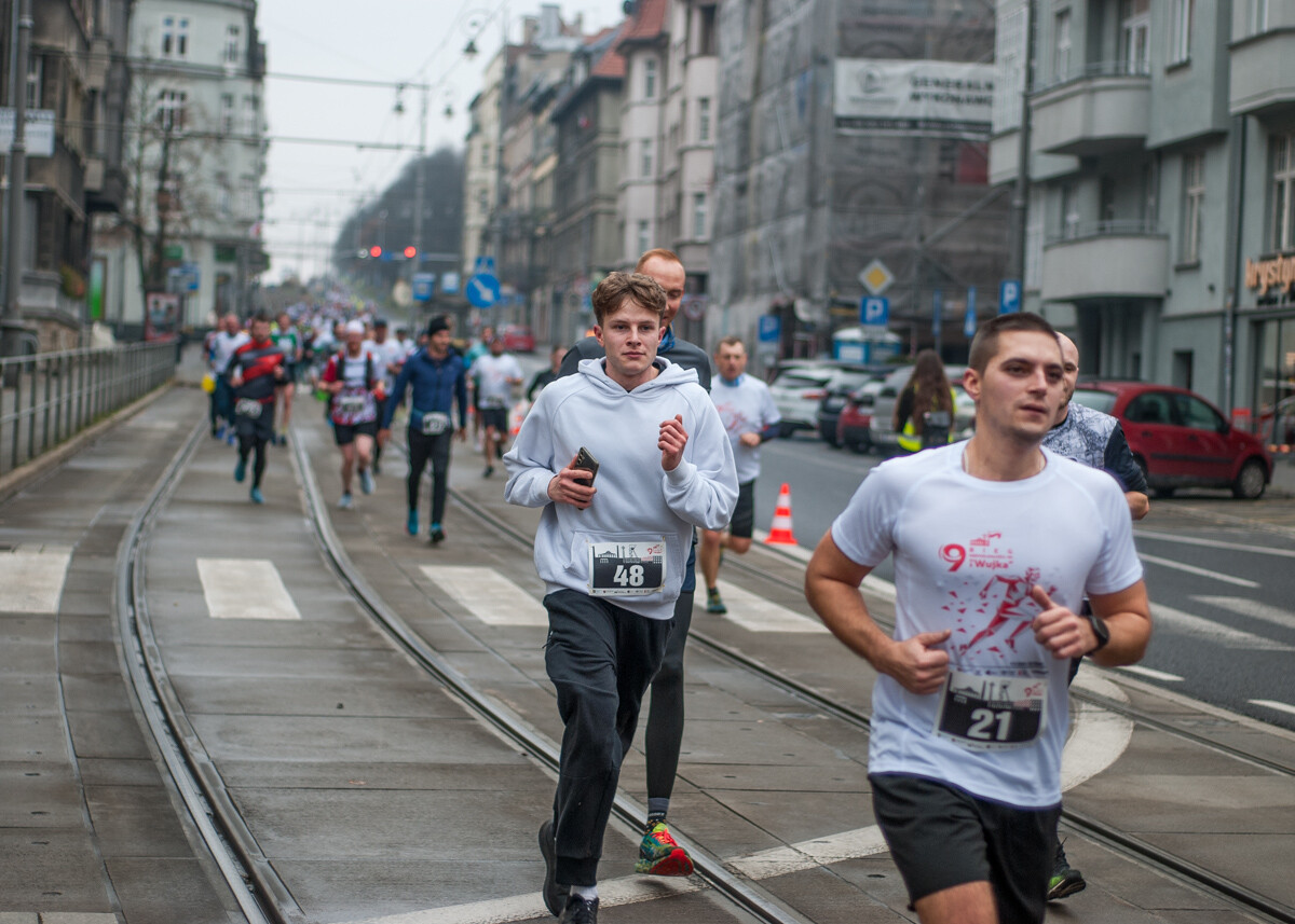 Za nami kolejna edycja Biegu Niepodległości im. Dziewięciu z „Wujka”, przyciągnęła około tysiąca uczestników.