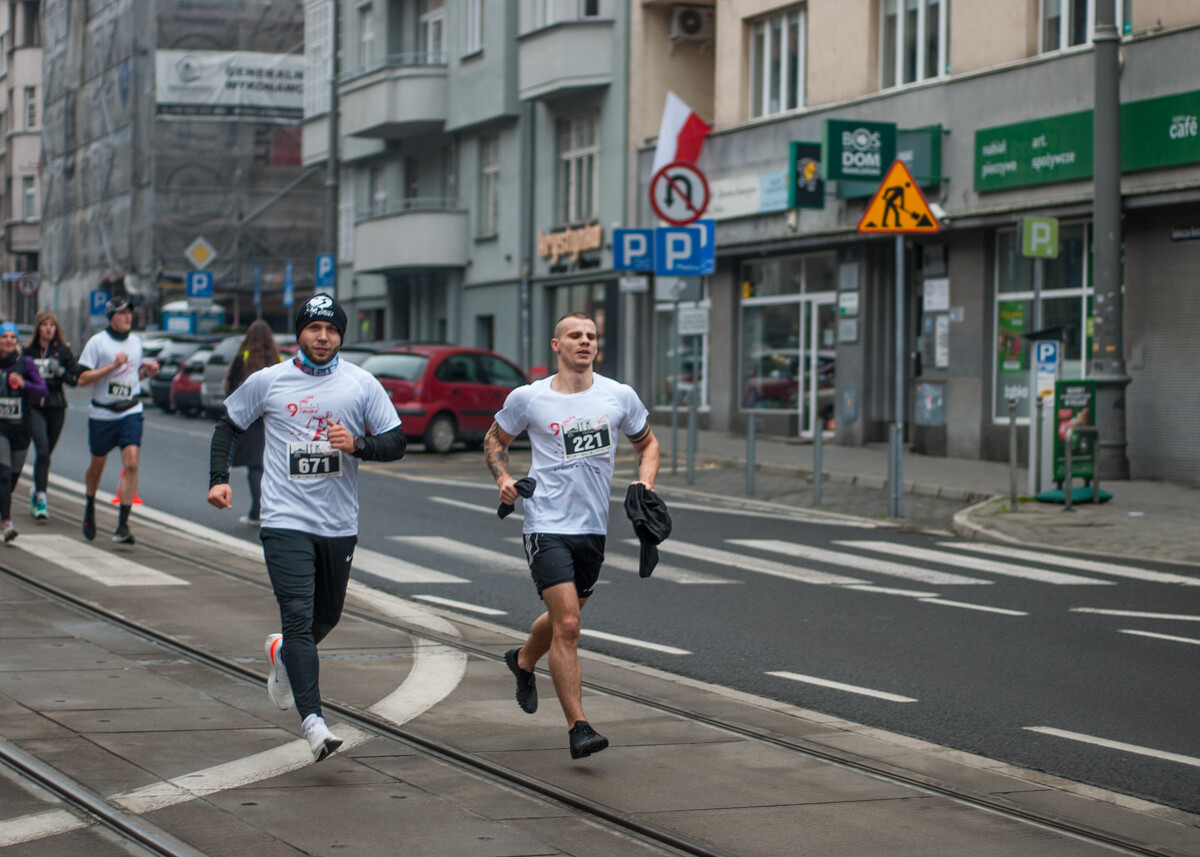 Za nami kolejna edycja Biegu Niepodległości im. Dziewięciu z „Wujka”, przyciągnęła około tysiąca uczestników.