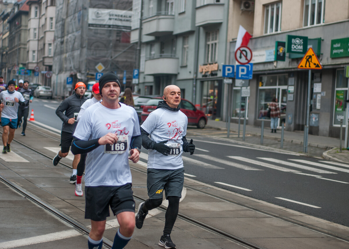 Za nami kolejna edycja Biegu Niepodległości im. Dziewięciu z „Wujka”, przyciągnęła około tysiąca uczestników.