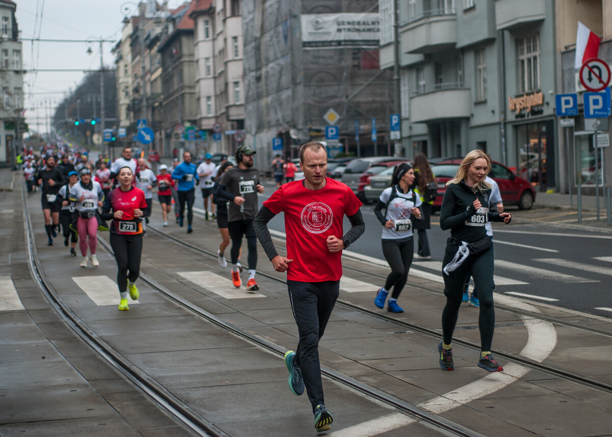 Za nami kolejna edycja Biegu Niepodległości im. Dziewięciu z „Wujka”, przyciągnęła około tysiąca uczestników.