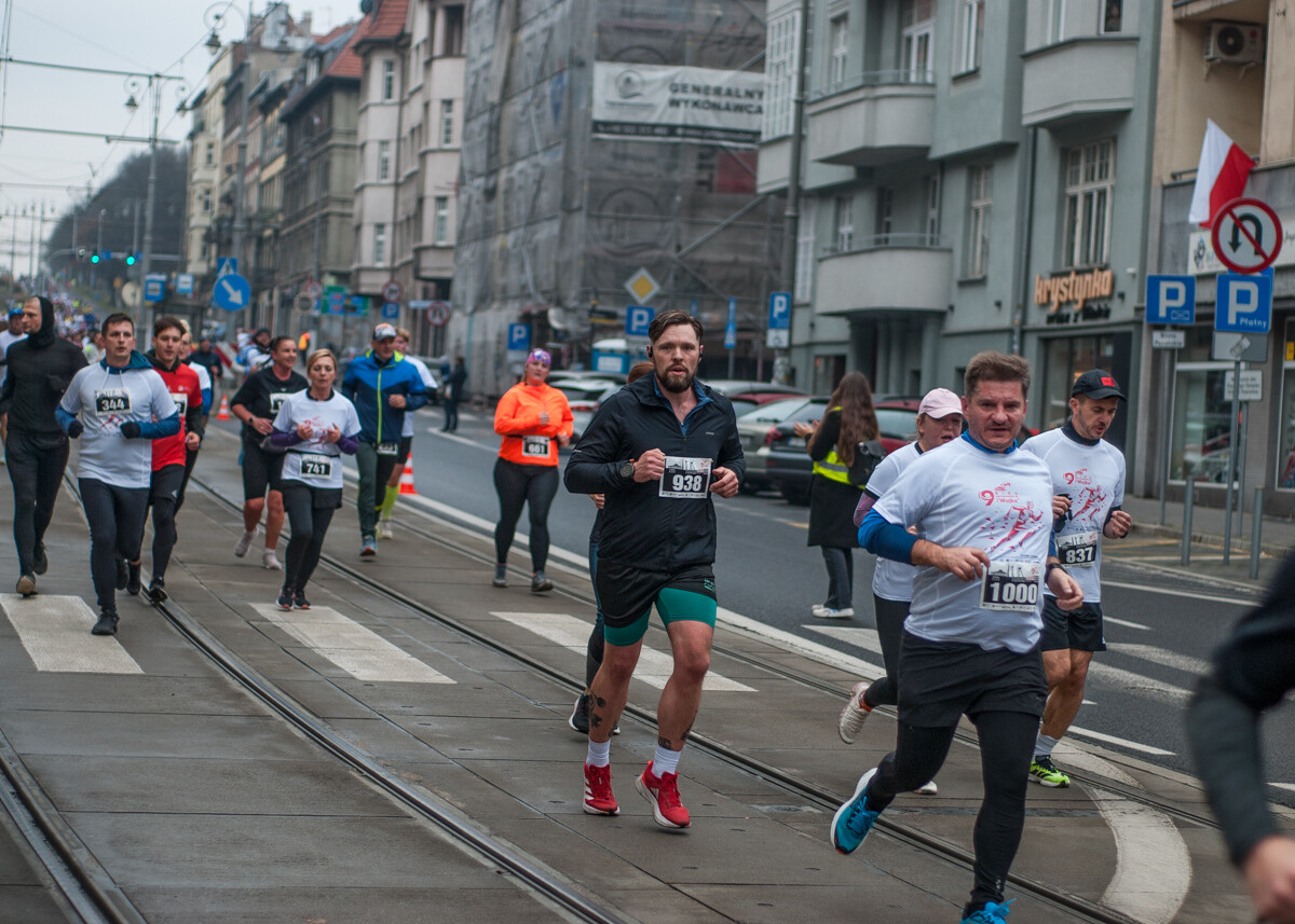 Za nami kolejna edycja Biegu Niepodległości im. Dziewięciu z „Wujka”, przyciągnęła około tysiąca uczestników.