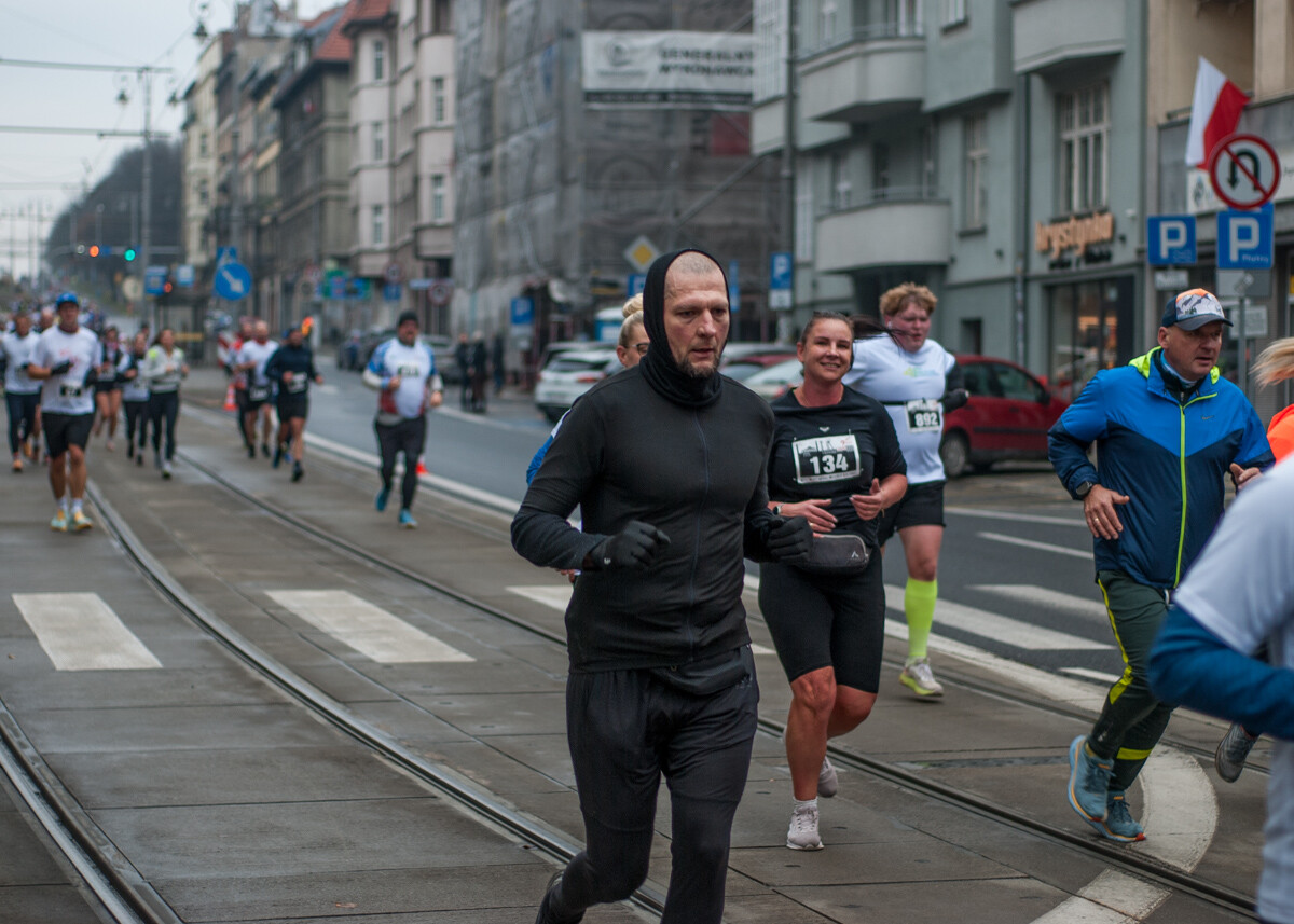Za nami kolejna edycja Biegu Niepodległości im. Dziewięciu z „Wujka”, przyciągnęła około tysiąca uczestników.