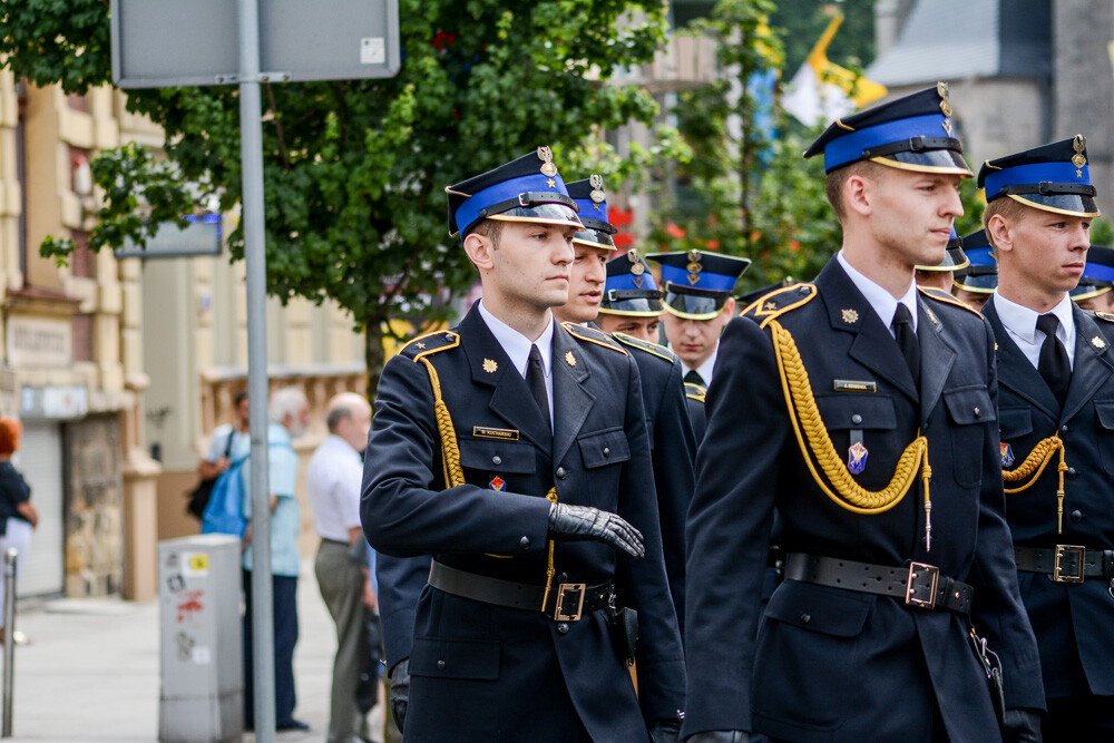 Po raz kolejny przez centrum miasta przeszła procesja z okazji Bożego Ciała. Kilkuset mieszkańców Katowic postanowiło uczestniczyć w tym wydarzeniu, na trasie towarzyszył im nasz fotoreporter.