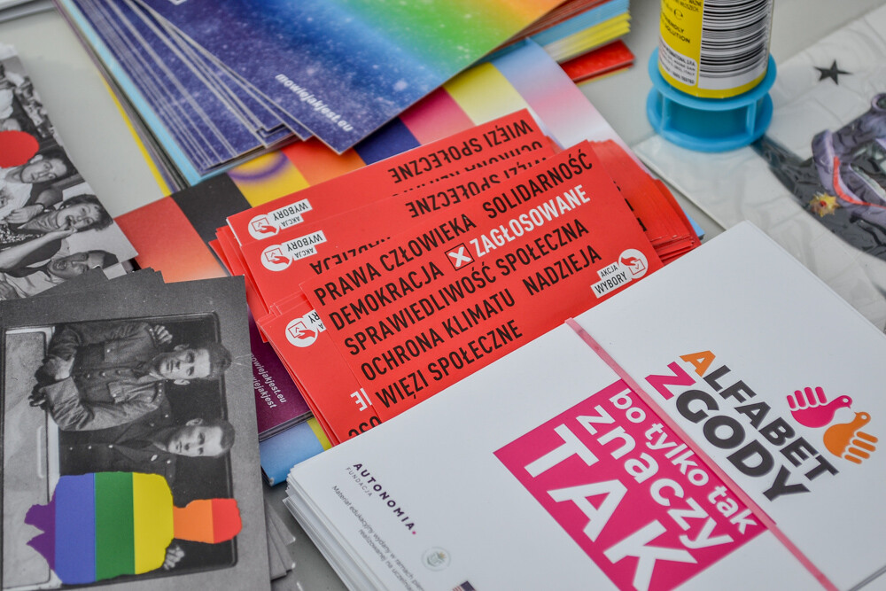 W Katowicach odbył się w piątek pierwszy Coming Out Day, było tęczowo, było kolorowo, pozytywnie i tanecznie. Byliśmy tam i my!