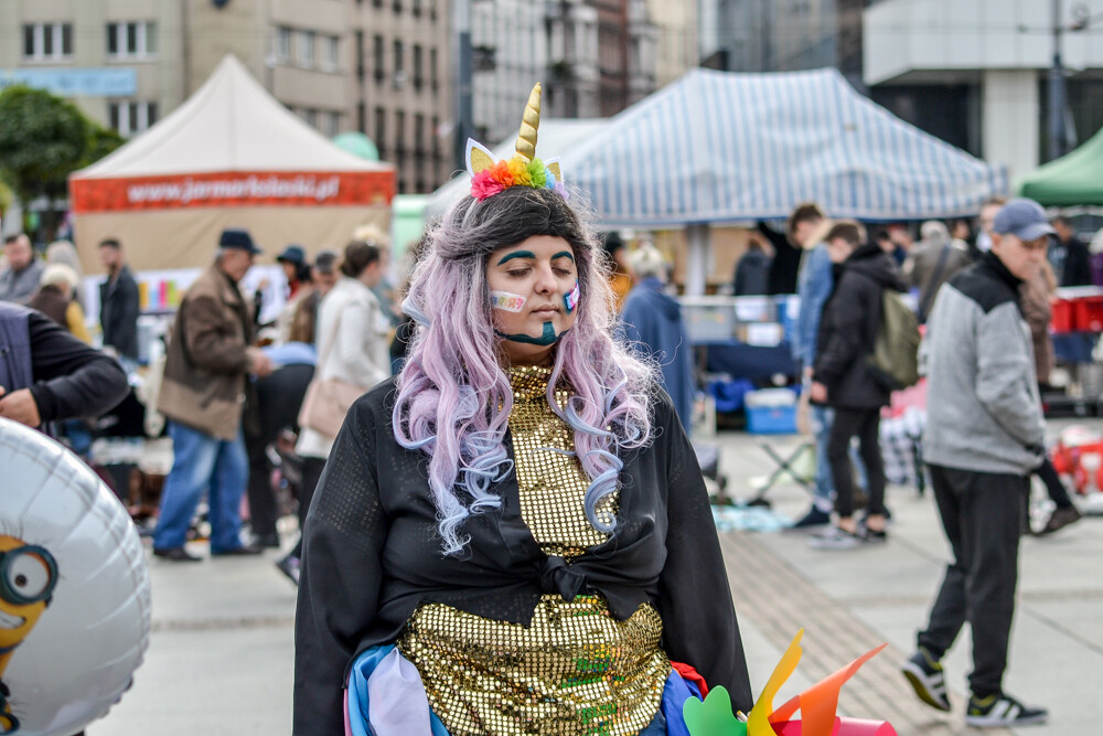 W Katowicach odbył się w piątek pierwszy Coming Out Day, było tęczowo, było kolorowo, pozytywnie i tanecznie. Byliśmy tam i my!