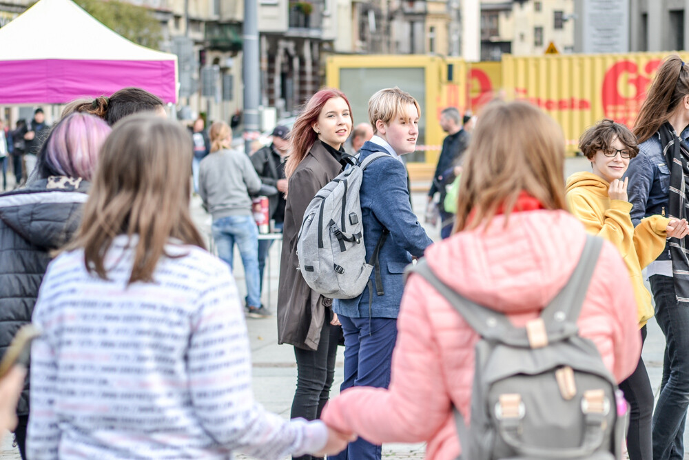 W Katowicach odbył się w piątek pierwszy Coming Out Day, było tęczowo, było kolorowo, pozytywnie i tanecznie. Byliśmy tam i my!