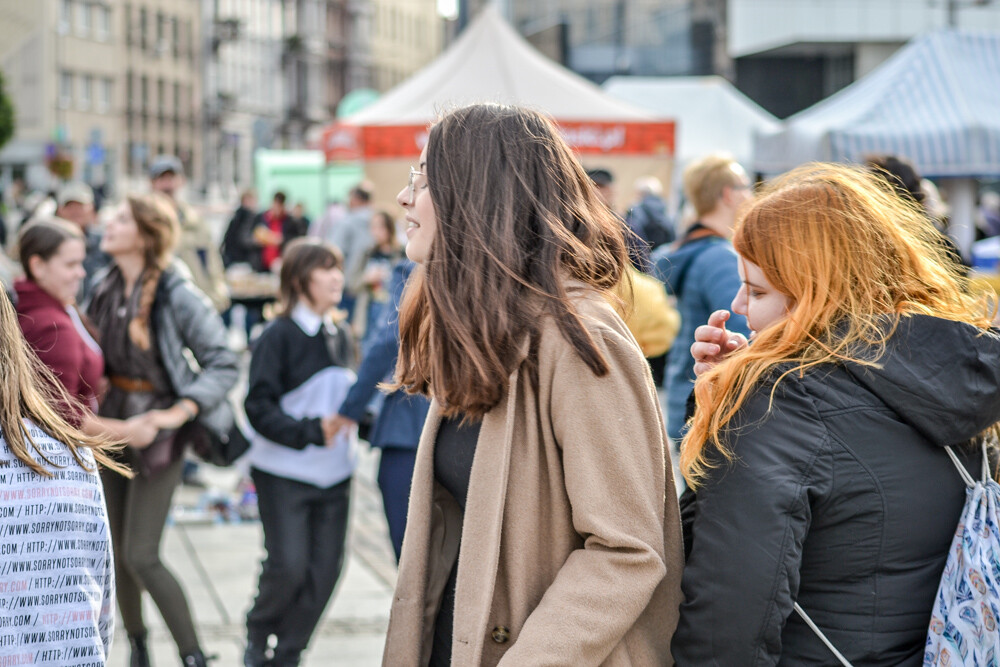 W Katowicach odbył się w piątek pierwszy Coming Out Day, było tęczowo, było kolorowo, pozytywnie i tanecznie. Byliśmy tam i my!