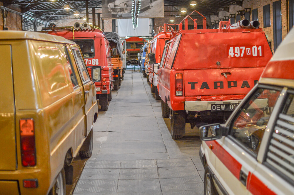 Jak wygląda wnętrze Nysy lub Kamaza? Ile pali GAZ-69 lub Tarpan? W Walcowni można podziwiać nową ekspozycję poświęconą polskiej motoryzacji. Byliśmy, warto!