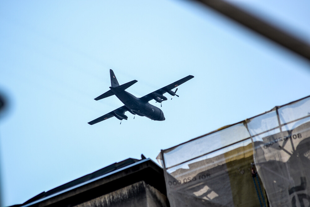 Cesna w towarzystwie f-16