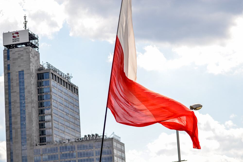 Tłum ludzi zebrał się w centrum Katowic, by podziwiać wielką defiladę polskiej armii i służb mundurowych, którą uczczono Święto Wojska Polskiego oraz stulecie Powstań Śląskich. Byliśmy tam i mamy zdjęcia.