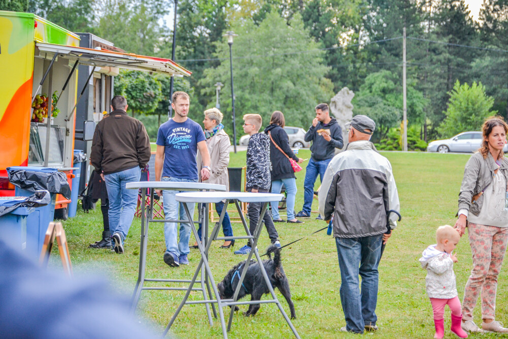 Sobota i niedziela na terenie Doliny Trzech Stawów upłynęła pod znakiem deszczu, sportu, muzyki i... jedzenia. Tak, obok lotniska rozstawiło się miasteczko food trucków.