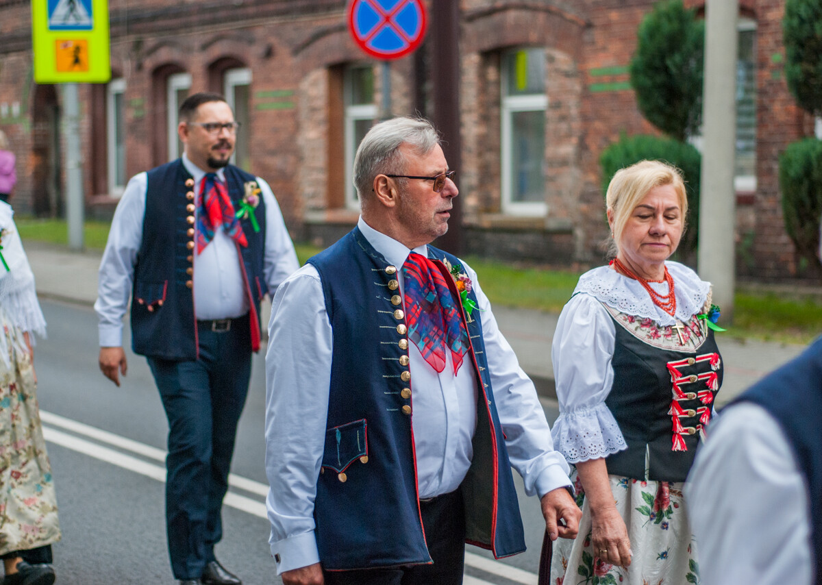 Trwają katowickie Dożynki, w godzinach popołudniowych przez Kostuchnę przeszła barwna parada, a do wieczora trwać będą zabawy i koncerty.