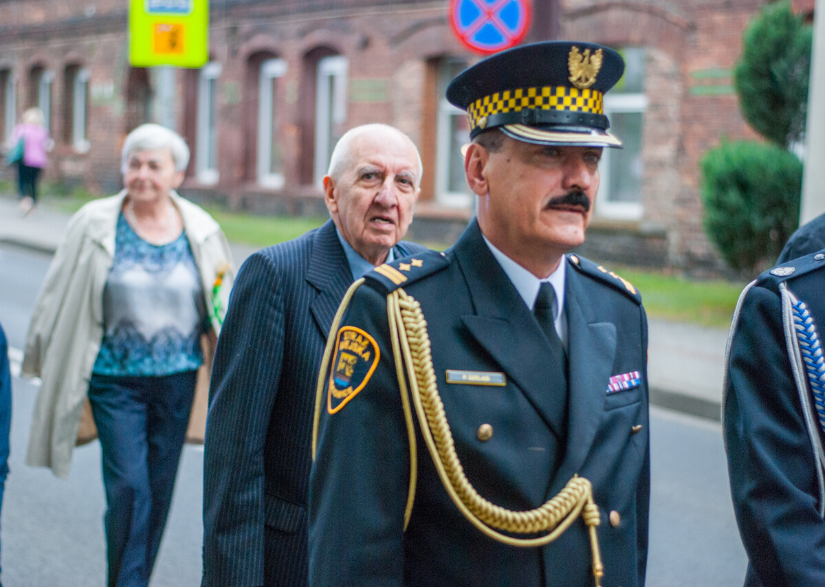 Trwają katowickie Dożynki, w godzinach popołudniowych przez Kostuchnę przeszła barwna parada, a do wieczora trwać będą zabawy i koncerty.