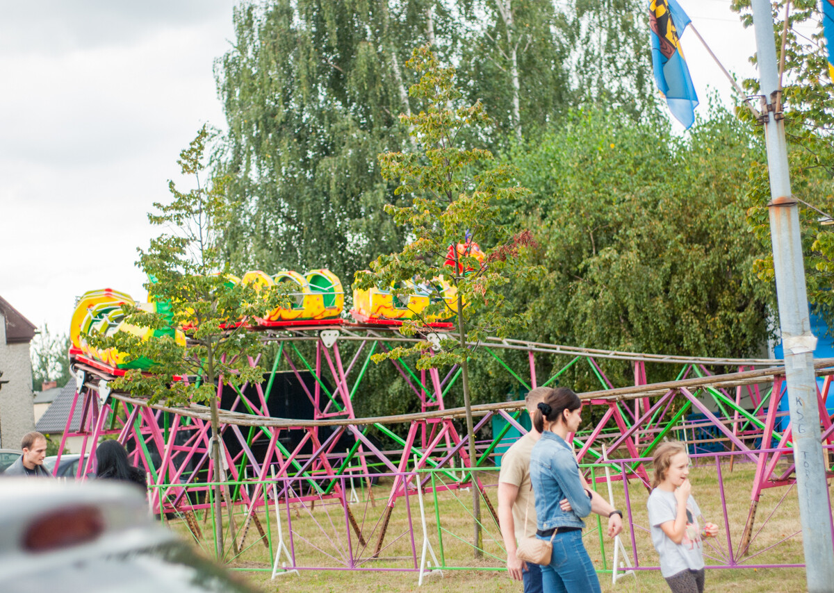 Trwają katowickie Dożynki, w godzinach popołudniowych przez Kostuchnę przeszła barwna parada, a do wieczora trwać będą zabawy i koncerty.